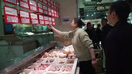 神農(nóng)架突擊檢查超市冷凍食品，嚴把肉制品安全關(guān)